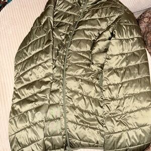 Magellan Lightweight Olive Green Packable Puffer Jacket size L